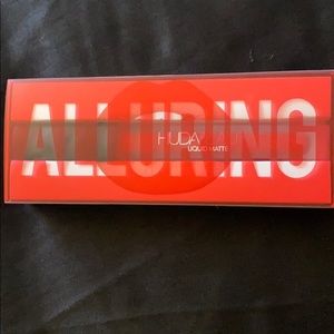 Huda Alluring Liquid lipstick